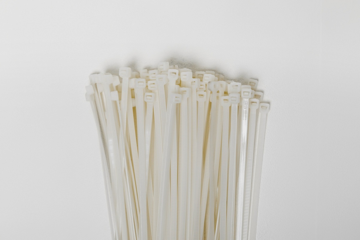 Хомут-стяжка кабельная 3,6х200 нейлон бел (уп.100шт) DYNEL