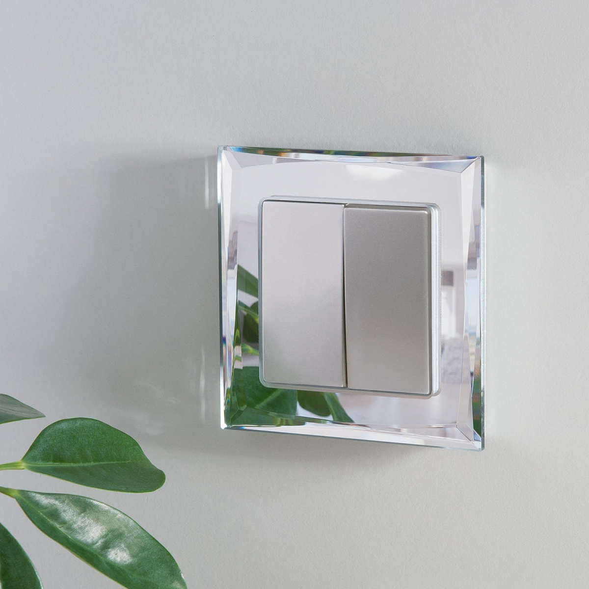 W1122006/ Выключатель двухклавишный проходной (серебряный) W1122006